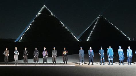 dior pyramiden|Dior egypt show.